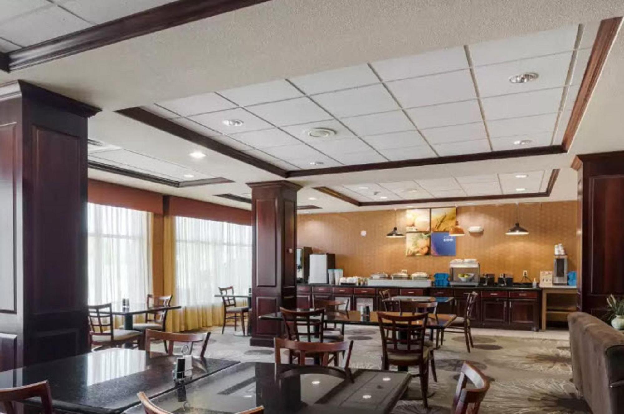 Lake Texoma Inn And Suites Denison Exteriör bild