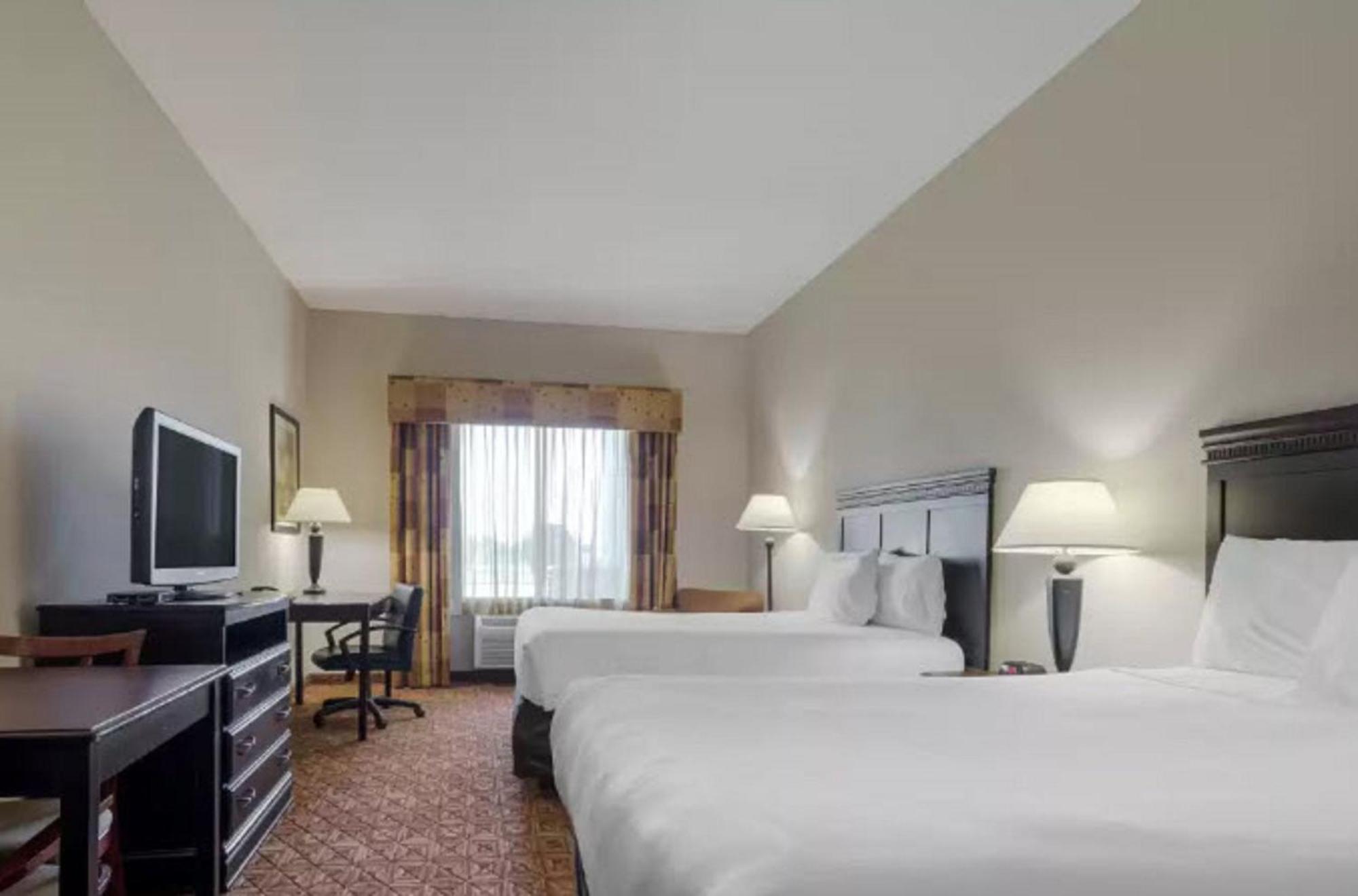 Lake Texoma Inn And Suites Denison Exteriör bild
